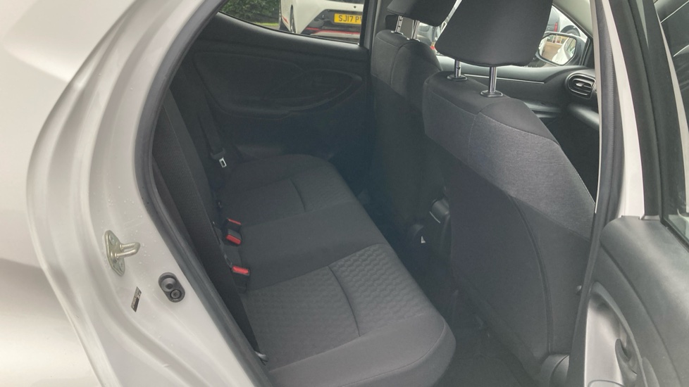 Toyota Yaris 1.5 Hybrid Design 5dr CVT Hybrid Hatchback - Image 8