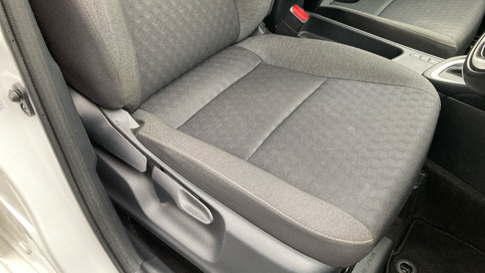 Toyota Yaris 1.5 Hybrid Design 5dr CVT Hybrid Hatchback - Image 17