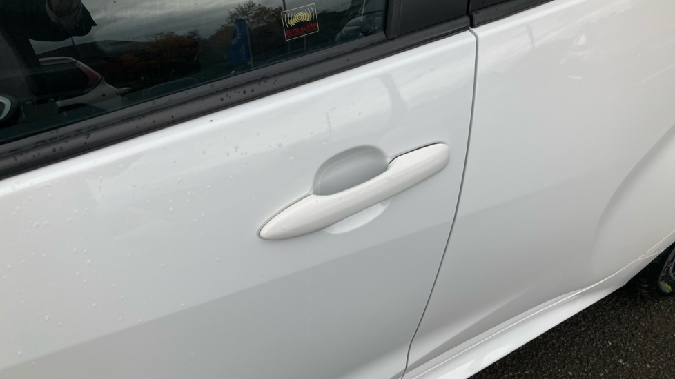 Toyota Yaris 1.5 Hybrid Design 5dr CVT Hybrid Hatchback - Image 33