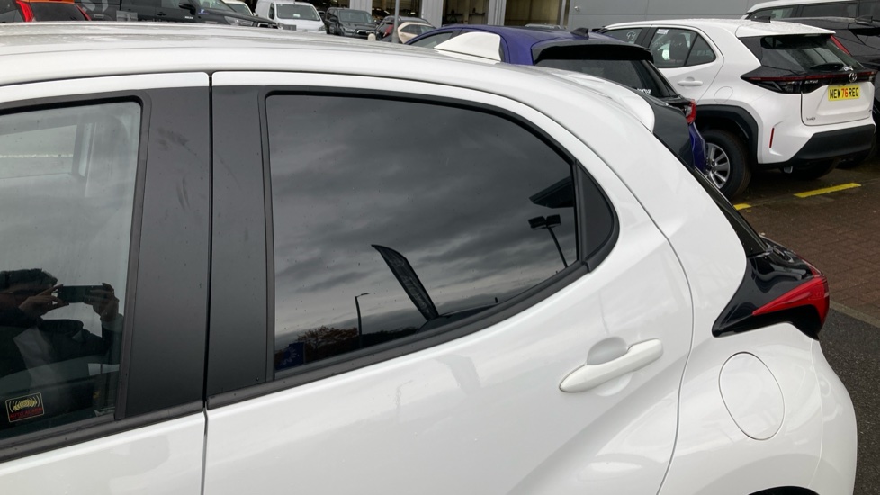 Toyota Yaris 1.5 Hybrid Design 5dr CVT Hybrid Hatchback - Image 34