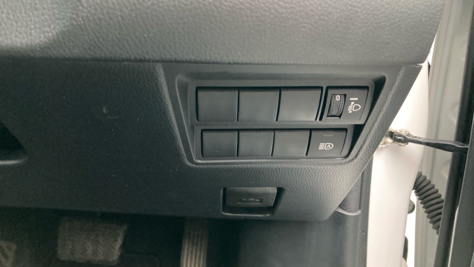 Toyota Yaris 1.5 Hybrid Design 5dr CVT Hybrid Hatchback - Image 39