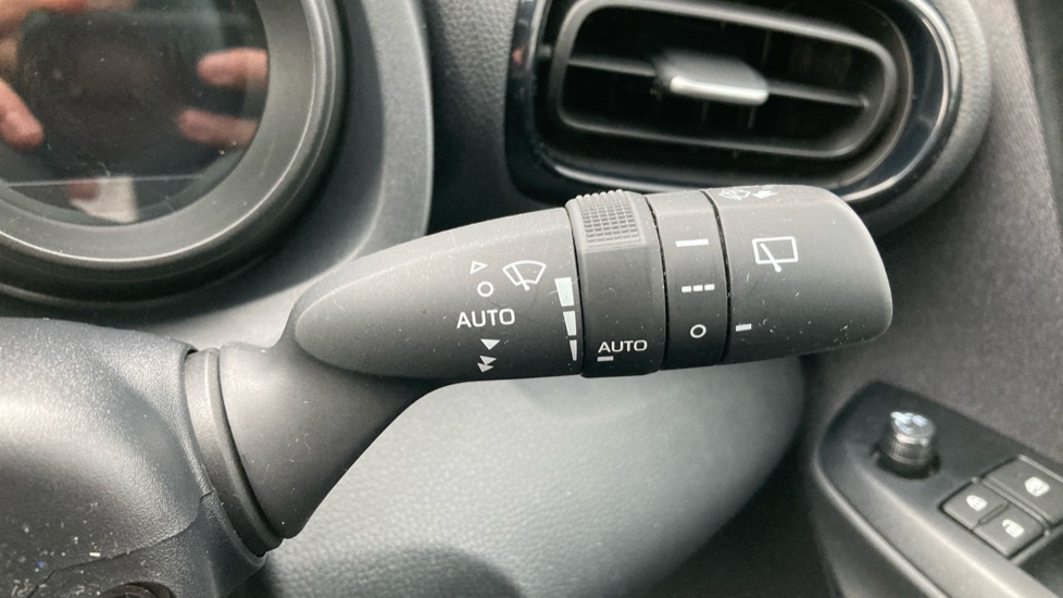 Toyota Yaris 1.5 Hybrid Design 5dr CVT Hybrid Hatchback - Image 40