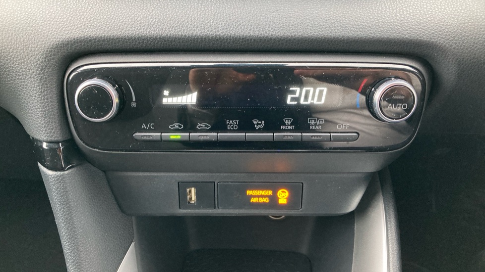 Toyota Yaris 1.5 Hybrid Design 5dr CVT Hybrid Hatchback - Image 42