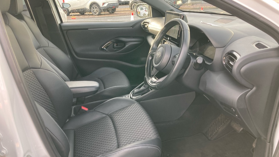 Toyota Yaris 1.5 Hybrid Excel 5dr CVT Hybrid Hatchback - Image 12