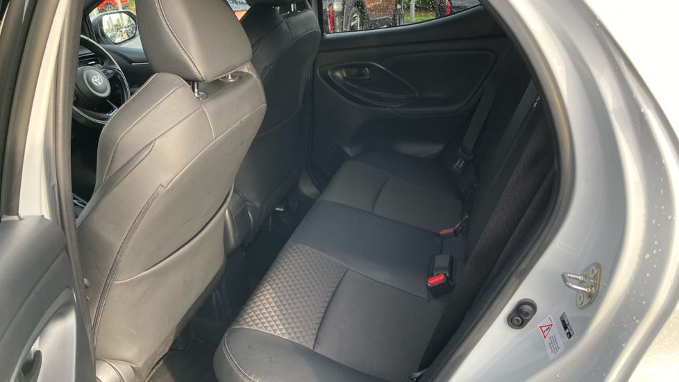 Toyota Yaris 1.5 Hybrid Excel 5dr CVT Hybrid Hatchback - Image 15