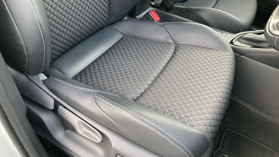Toyota Yaris 1.5 Hybrid Excel 5dr CVT Hybrid Hatchback - Image 17