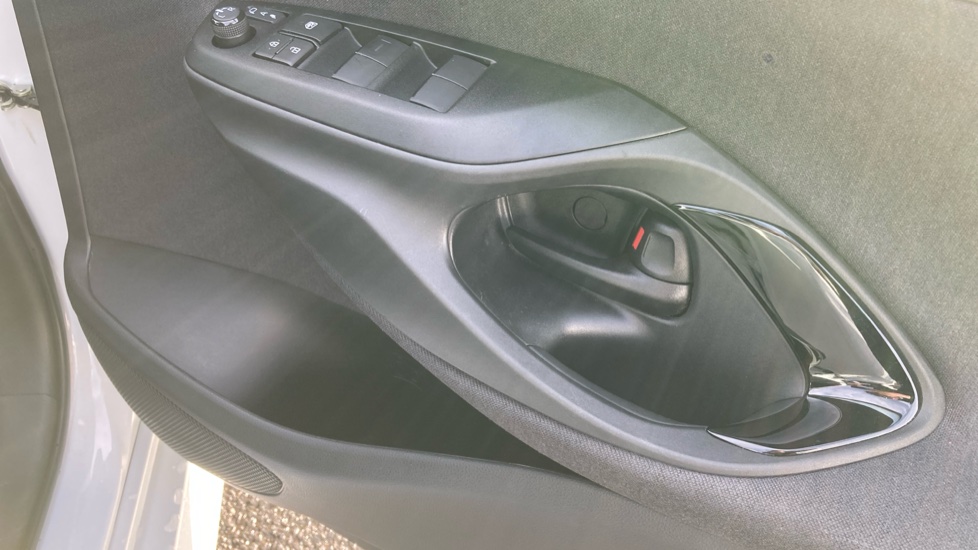 Toyota Yaris 1.5 Hybrid Excel 5dr CVT Hybrid Hatchback - Image 40