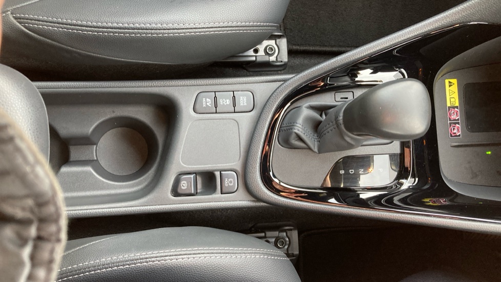 Toyota Yaris 1.5 Hybrid Excel 5dr CVT Hybrid Hatchback - Image 45