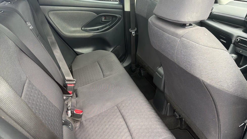 Toyota Yaris 1.5 Hybrid Design 5dr CVT Hybrid Hatchback - Image 8
