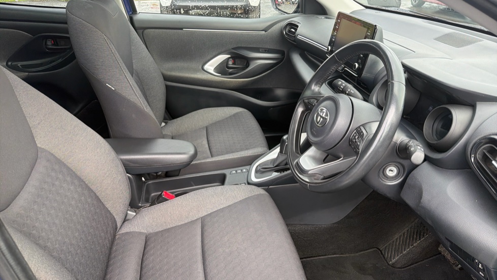 Toyota Yaris 1.5 Hybrid Design 5dr CVT Hybrid Hatchback - Image 12