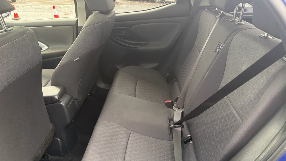 Toyota Yaris 1.5 Hybrid Design 5dr CVT Hybrid Hatchback - Image 15