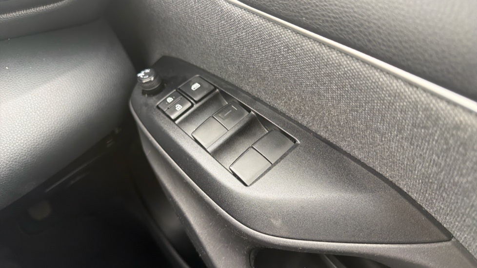 Toyota Yaris 1.5 Hybrid Design 5dr CVT Hybrid Hatchback - Image 31