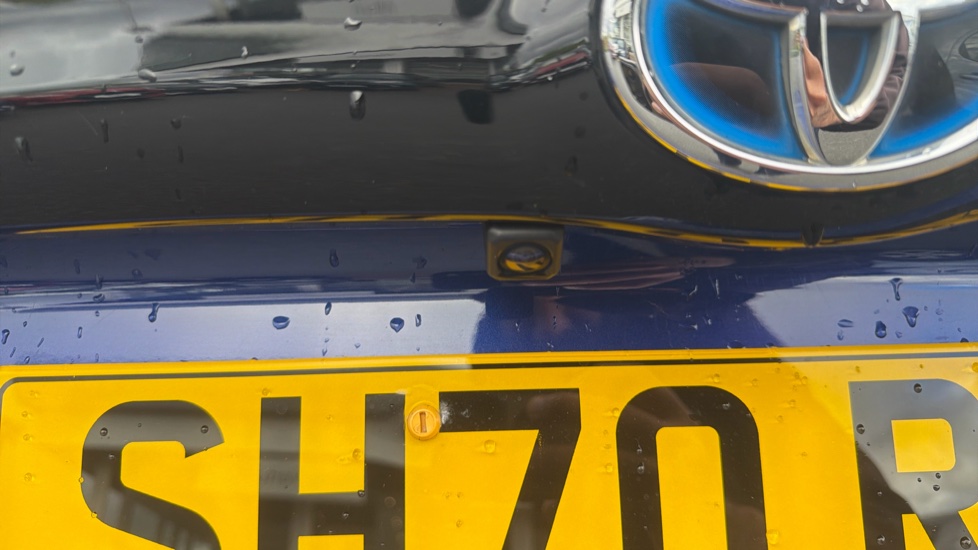 Toyota Yaris 1.5 Hybrid Design 5dr CVT Hybrid Hatchback - Image 32