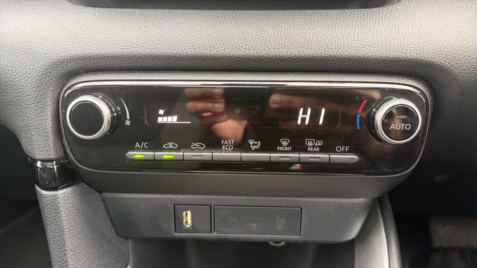 Toyota Yaris 1.5 Hybrid Design 5dr CVT Hybrid Hatchback - Image 35