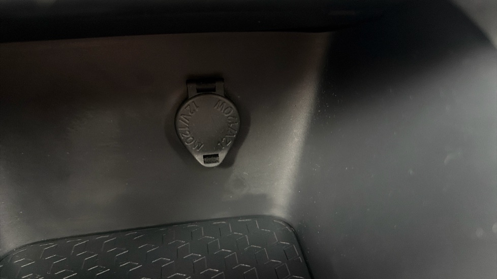 Toyota Yaris 1.5 Hybrid Design 5dr CVT Hybrid Hatchback - Image 38