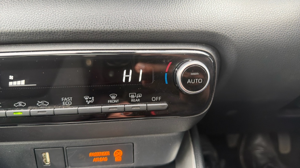 Toyota Yaris 1.5 Hybrid Design 5dr CVT Hybrid Hatchback - Image 41