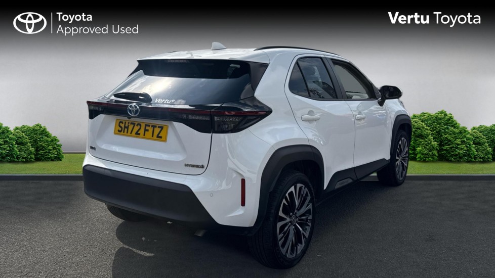 Toyota Yaris Cross 1.5 Hybrid Excel 5dr CVT Hybrid Estate - Image 2