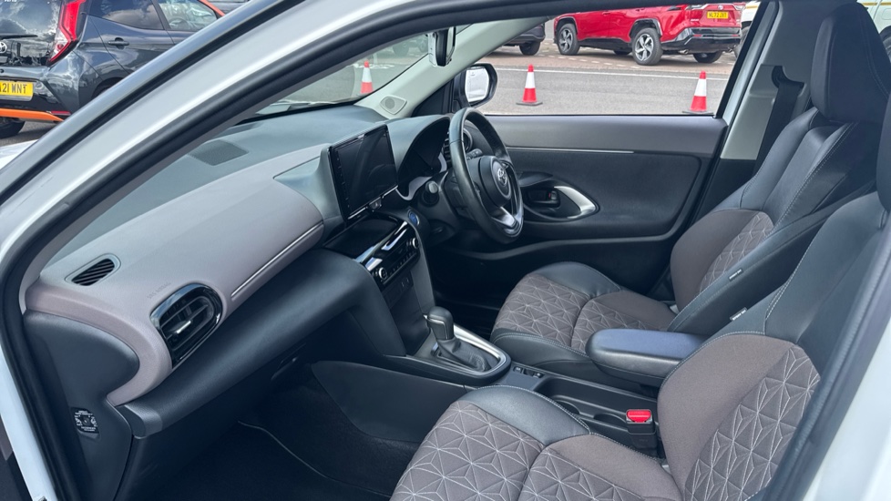 Toyota Yaris Cross 1.5 Hybrid Excel 5dr CVT Hybrid Estate - Image 5