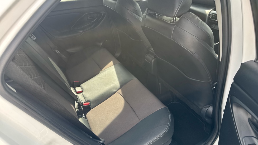 Toyota Yaris Cross 1.5 Hybrid Excel 5dr CVT Hybrid Estate - Image 8