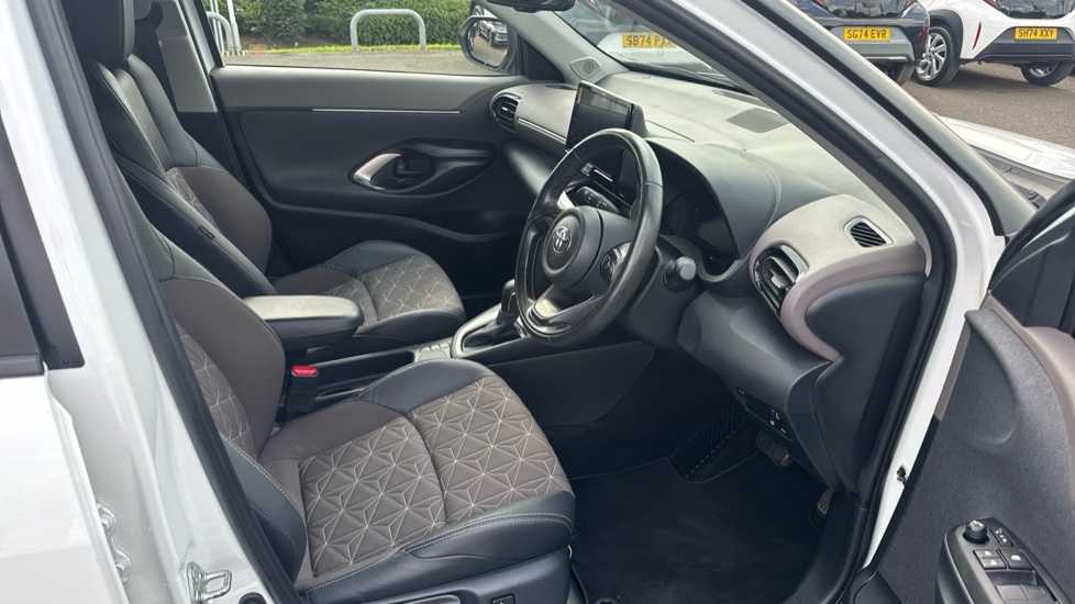Toyota Yaris Cross 1.5 Hybrid Excel 5dr CVT Hybrid Estate - Image 12