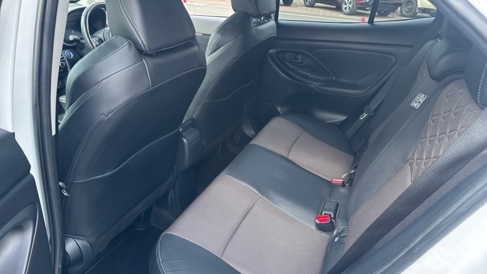 Toyota Yaris Cross 1.5 Hybrid Excel 5dr CVT Hybrid Estate - Image 15