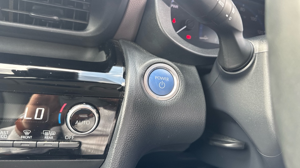 Toyota Yaris Cross 1.5 Hybrid Excel 5dr CVT Hybrid Estate - Image 16