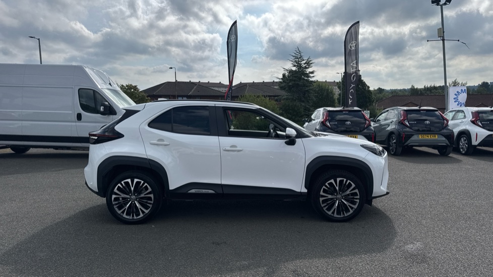 Toyota Yaris Cross 1.5 Hybrid Excel 5dr CVT Hybrid Estate - Image 23
