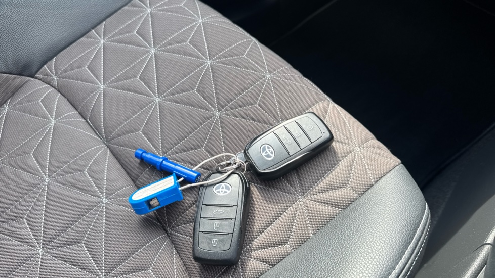 Toyota Yaris Cross 1.5 Hybrid Excel 5dr CVT Hybrid Estate - Image 28