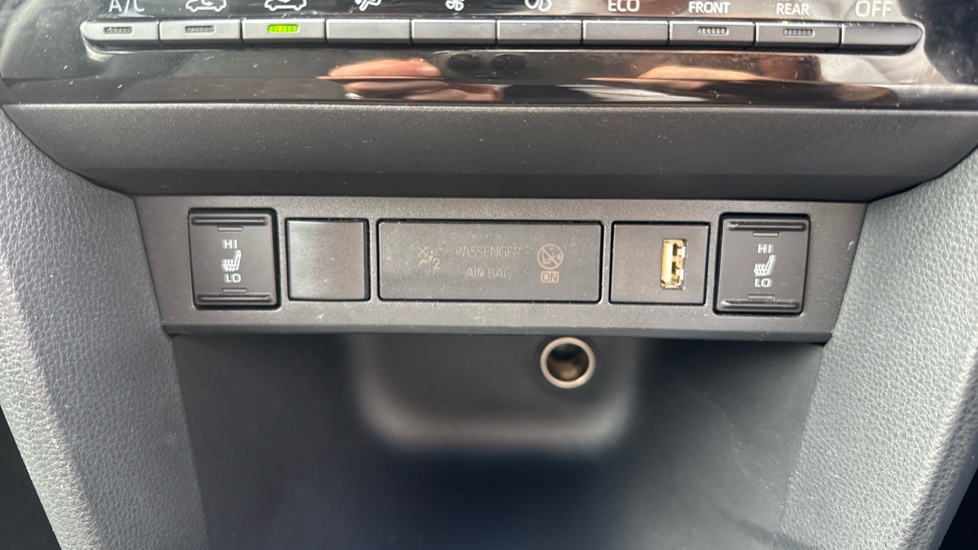 Toyota Yaris Cross 1.5 Hybrid Excel 5dr CVT Hybrid Estate - Image 35
