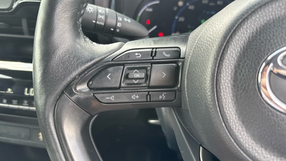 Toyota Yaris Cross 1.5 Hybrid Excel 5dr CVT Hybrid Estate - Image 40