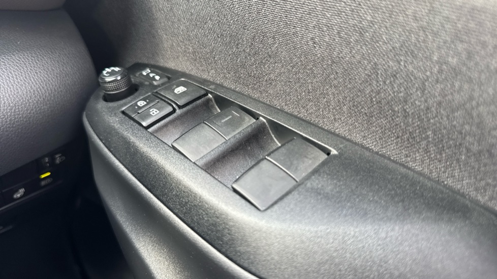 Toyota Yaris Cross 1.5 Hybrid Excel 5dr CVT Hybrid Estate - Image 43