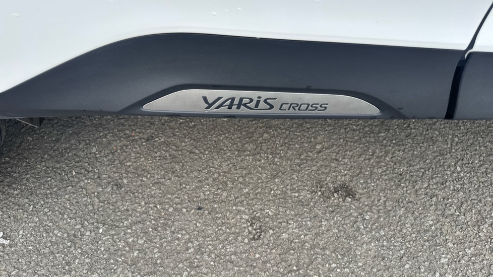 Toyota Yaris Cross 1.5 Hybrid Excel 5dr CVT Hybrid Estate - Image 44