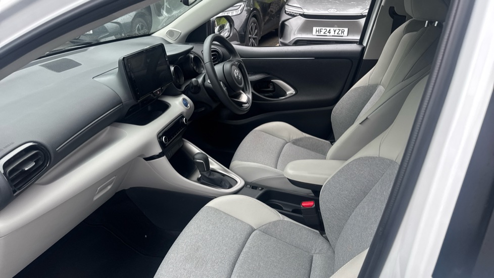 Toyota Yaris 1.5 Hybrid Excel 5dr CVT Hybrid Hatchback - Image 5