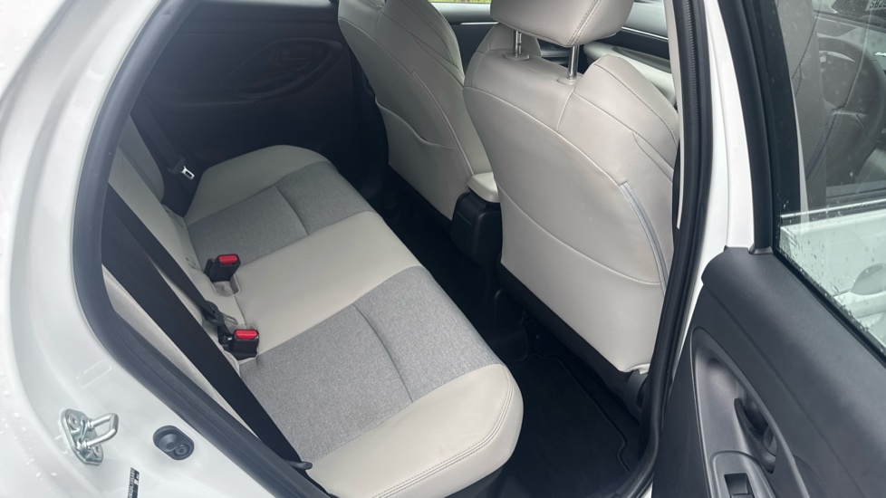 Toyota Yaris 1.5 Hybrid Excel 5dr CVT Hybrid Hatchback - Image 8