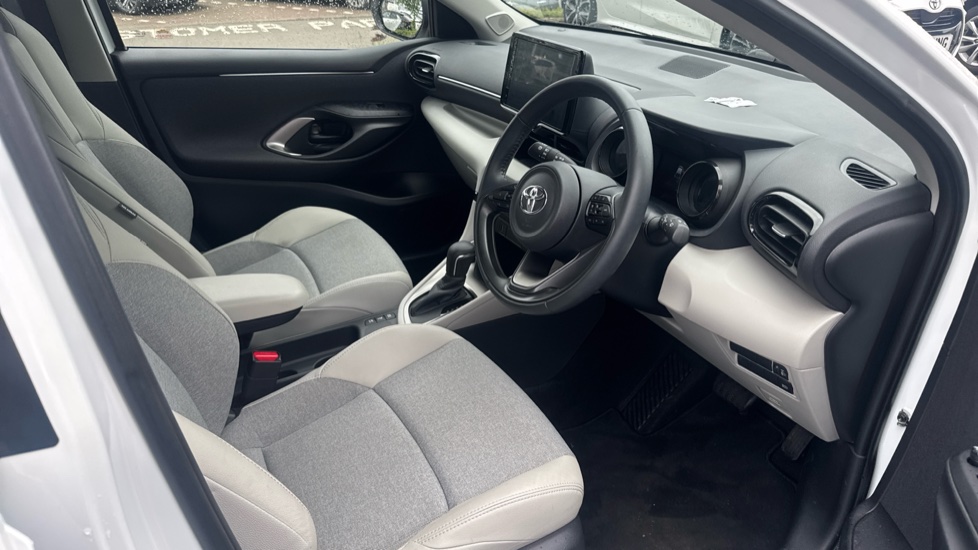 Toyota Yaris 1.5 Hybrid Excel 5dr CVT Hybrid Hatchback - Image 12