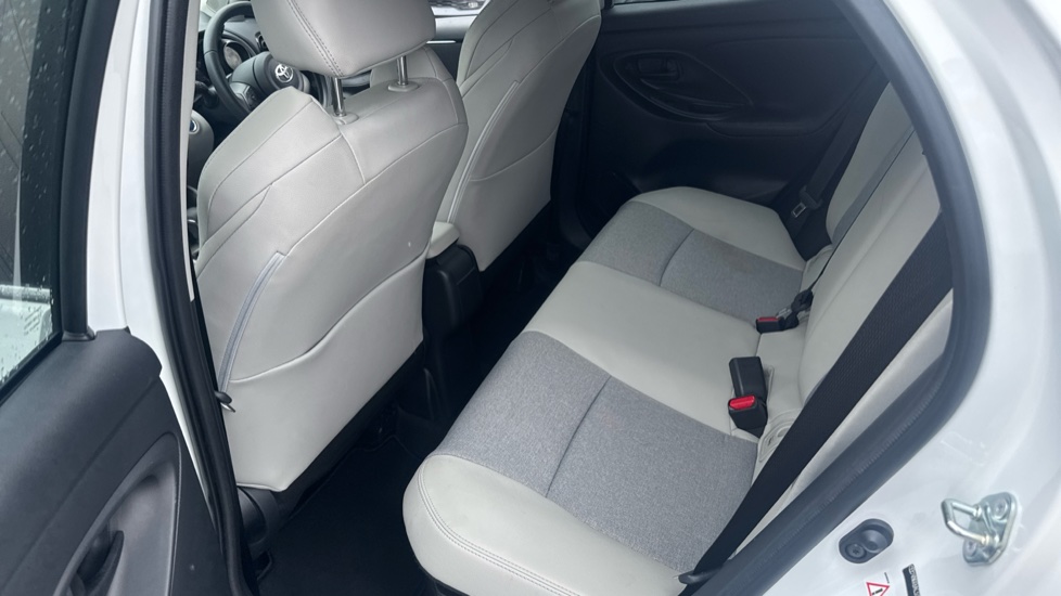 Toyota Yaris 1.5 Hybrid Excel 5dr CVT Hybrid Hatchback - Image 15