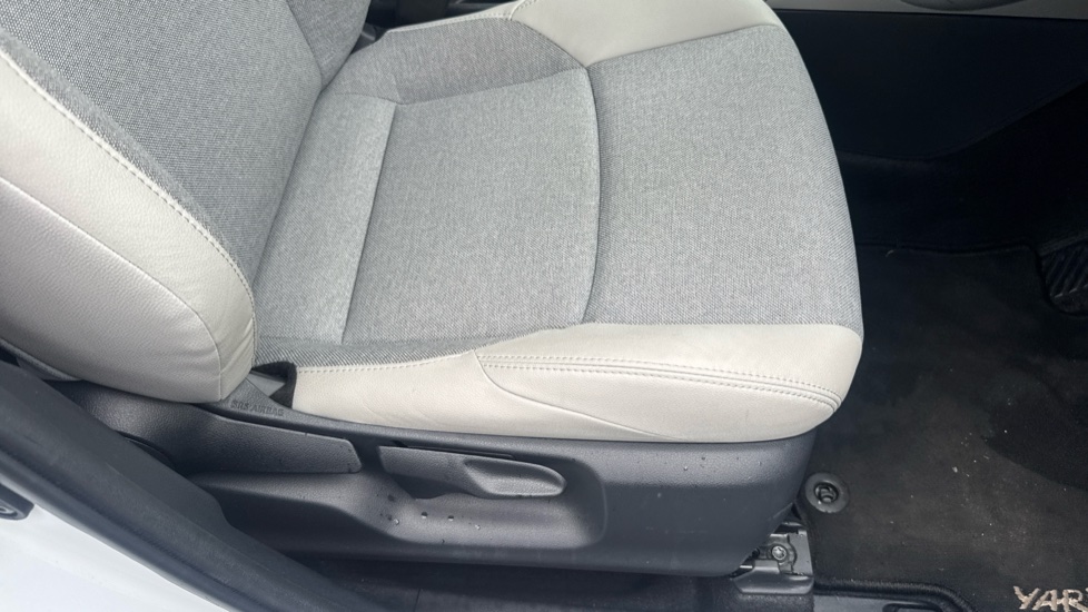 Toyota Yaris 1.5 Hybrid Excel 5dr CVT Hybrid Hatchback - Image 17