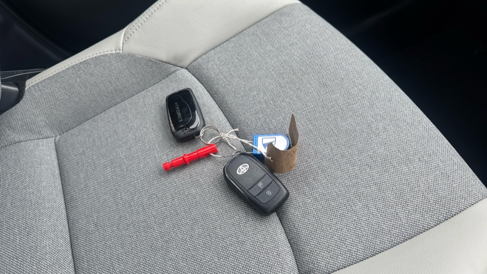 Toyota Yaris 1.5 Hybrid Excel 5dr CVT Hybrid Hatchback - Image 28