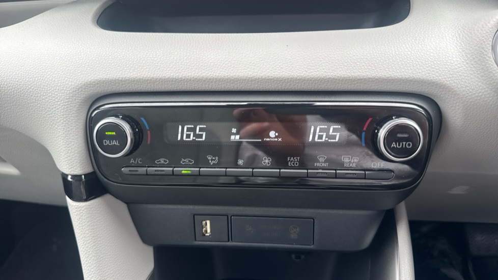 Toyota Yaris 1.5 Hybrid Excel 5dr CVT Hybrid Hatchback - Image 35