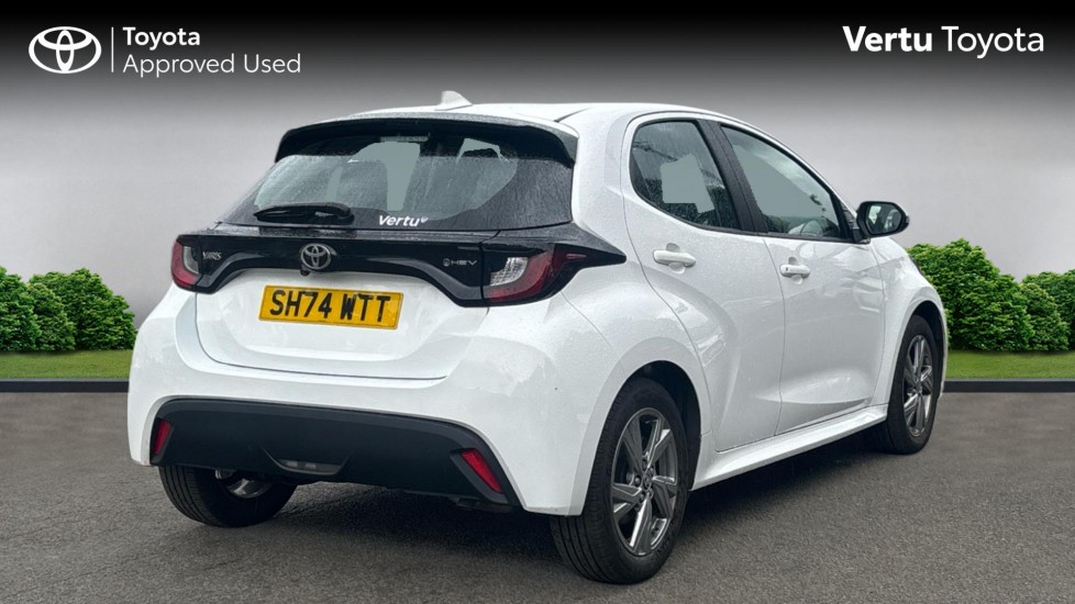 Toyota Yaris 1.5 Hybrid Icon 5dr CVT Hybrid Hatchback - Image 2