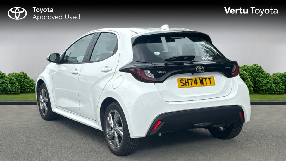 Toyota Yaris 1.5 Hybrid Icon 5dr CVT Hybrid Hatchback - Image 4