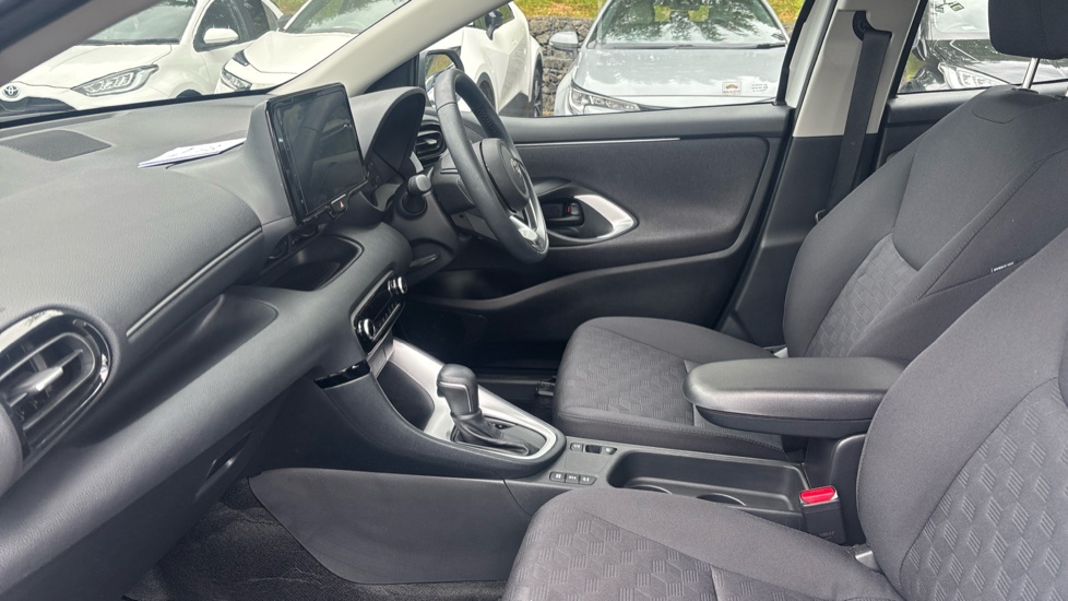 Toyota Yaris 1.5 Hybrid Icon 5dr CVT Hybrid Hatchback - Image 5