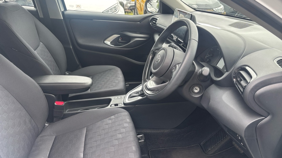 Toyota Yaris 1.5 Hybrid Icon 5dr CVT Hybrid Hatchback - Image 12
