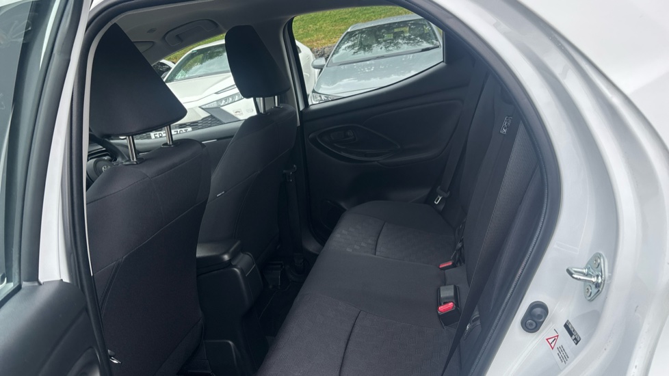 Toyota Yaris 1.5 Hybrid Icon 5dr CVT Hybrid Hatchback - Image 15