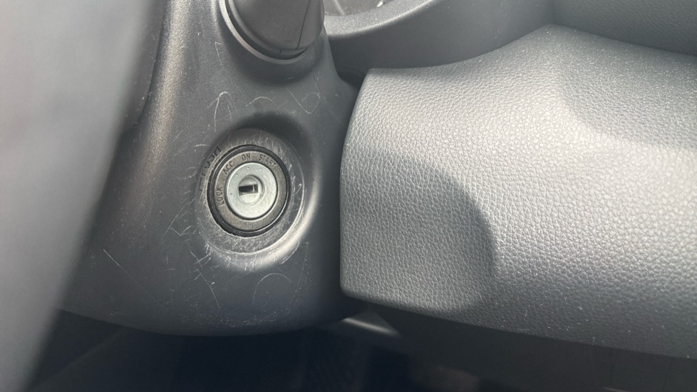 Toyota Yaris 1.5 Hybrid Icon 5dr CVT Hybrid Hatchback - Image 16