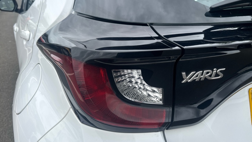 Toyota Yaris 1.5 Hybrid Icon 5dr CVT Hybrid Hatchback - Image 21