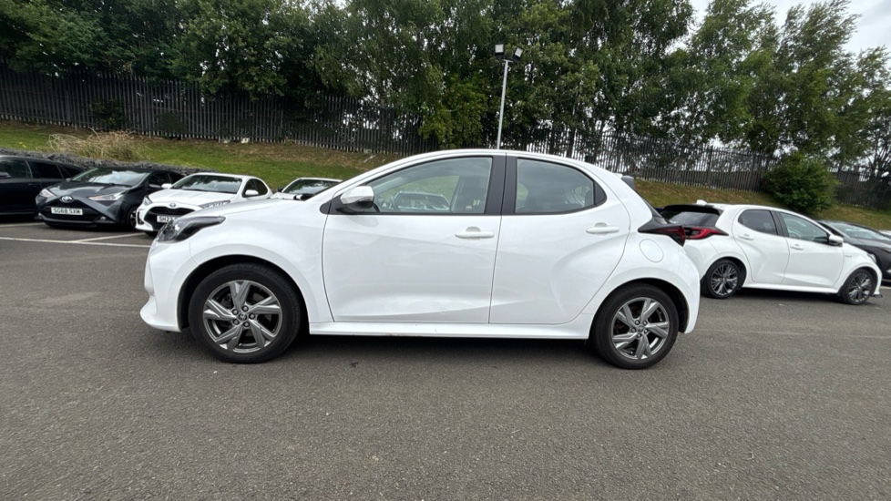 Toyota Yaris 1.5 Hybrid Icon 5dr CVT Hybrid Hatchback - Image 24