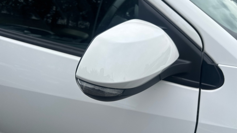 Toyota Yaris 1.5 Hybrid Icon 5dr CVT Hybrid Hatchback - Image 32