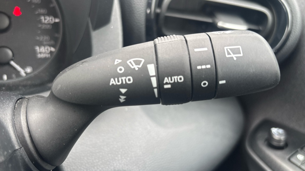 Toyota Yaris 1.5 Hybrid Icon 5dr CVT Hybrid Hatchback - Image 33