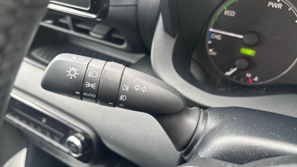 Toyota Yaris 1.5 Hybrid Icon 5dr CVT Hybrid Hatchback - Image 34